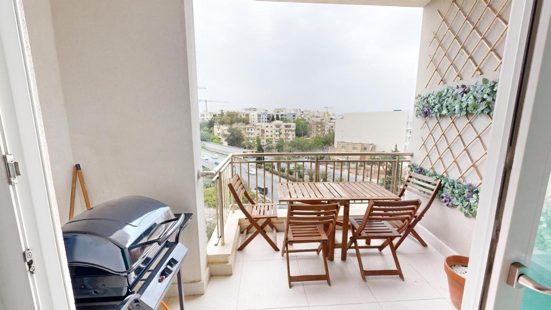 Urban Family Retreat Modern With Bbq Apartment Saint Julian's