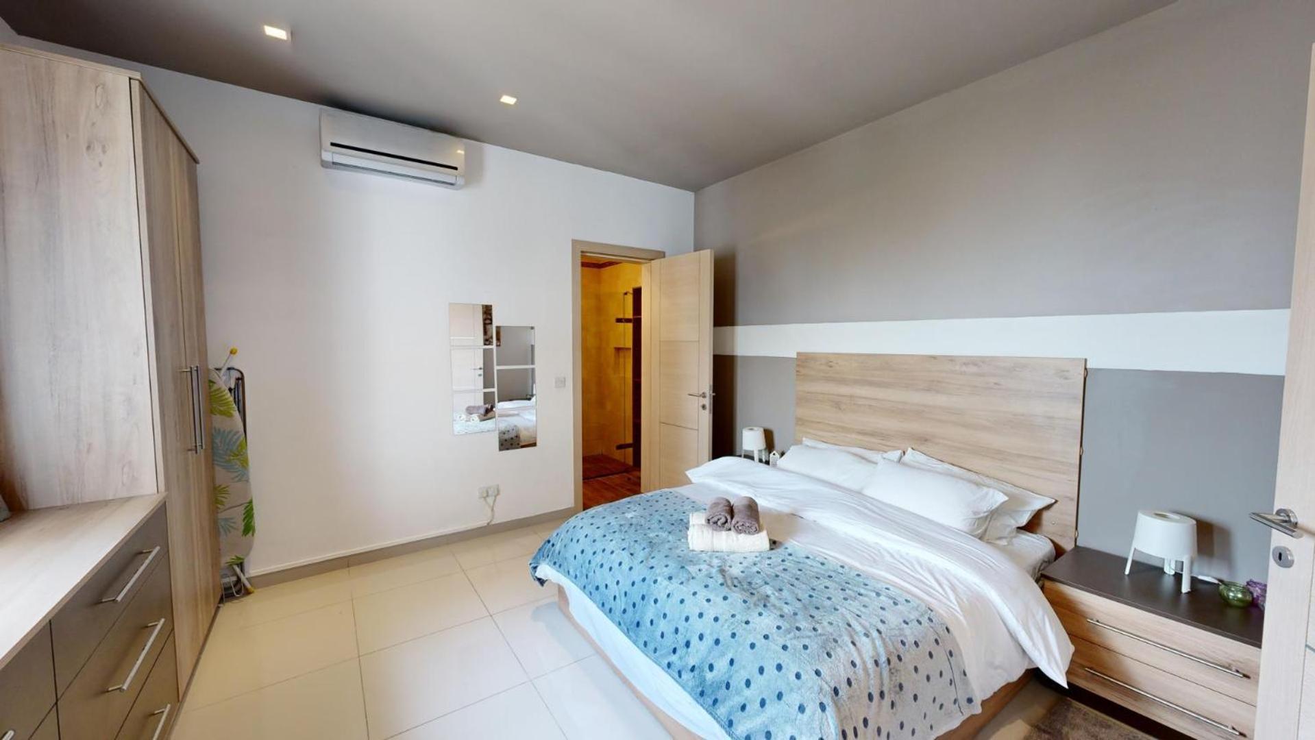 Apartment Urban Family Retreat Modern With Bbq Saint Julian's
